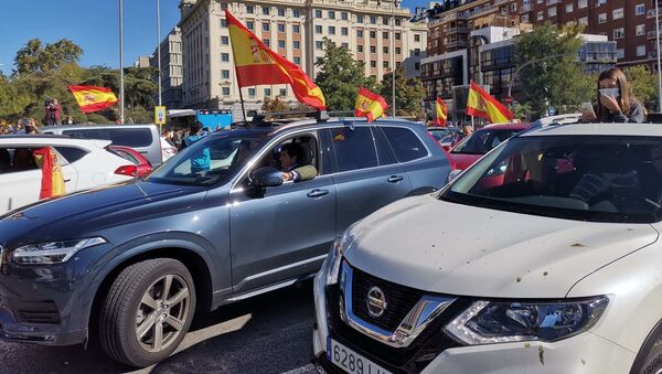 La derecha española protesta por el estado de alarma decretado en Madrid  - Sputnik Mundo