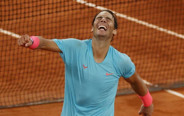 Rafael Nadal durante el enfrentamiento contra Novak Djokovic durante el Roland Garros el 11 de octubre - Sputnik Mundo
