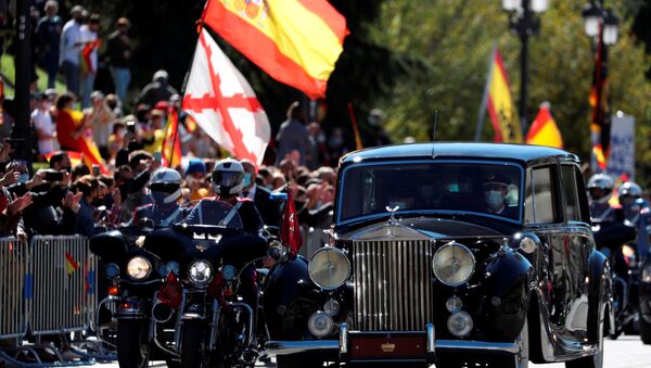 El rey español Felipe y la reina Letizia abandonan el desfile para conmemorar el Día Nacional de España. Madrid, 12 de octubre de 2020 - Sputnik Mundo