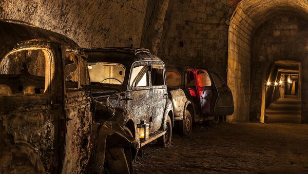 Autos antiguos en la Galleria Borbonica, Nápoles, Italia - Sputnik Mundo