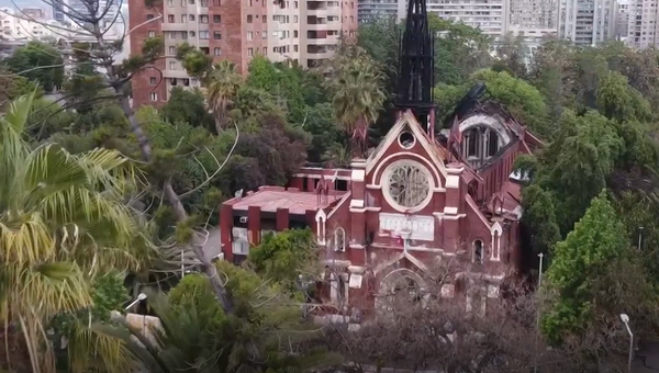 Así se ven las iglesias destrozadas en Chile - Sputnik Mundo