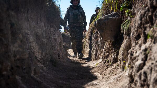 Un soldado en Nagorno Karabaj - Sputnik Mundo