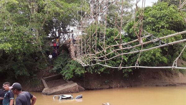 Desplome de puente colgando en Necoclí, Antioquia - Sputnik Mundo