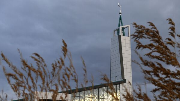 Мечеть Чалы Яр с необычным архитектурным обликом в стиле хай-тек открылась в Набережных Челнах - Sputnik Mundo