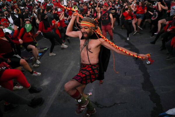 La victoria del 'sí' en el plebiscito constitucional de Chile, en imágenes

 - Sputnik Mundo