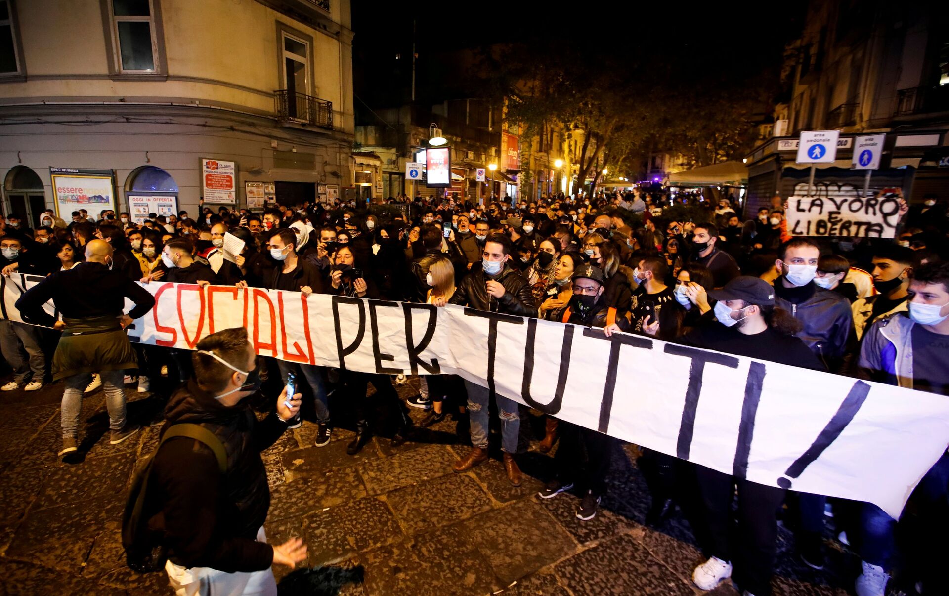 Новости италии. Протесты в Италии. Протестные движения в Италии. Италия акции протеста. Итальянцы протест.