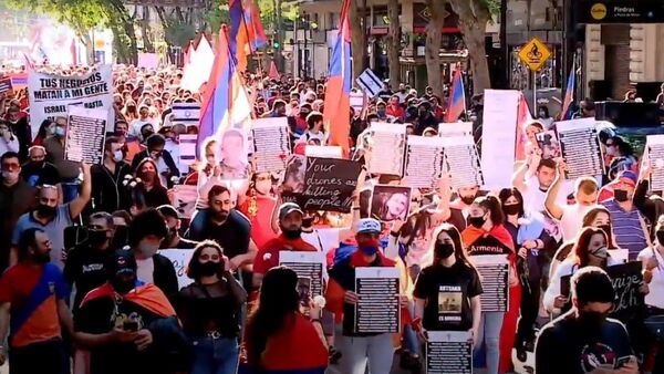 La comunidad armenia exige el fin del apoyo de drones israelíes a Azerbaiyán - Sputnik Mundo