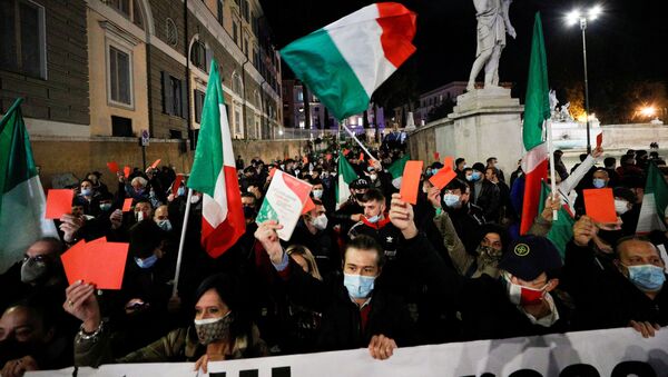Las protestas contra las medidas por coronavirus en Italia (archivo) - Sputnik Mundo