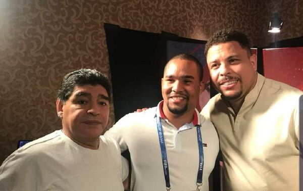 Hansell junto a Diego Maradona y Ronaldo Nazário - Sputnik Mundo