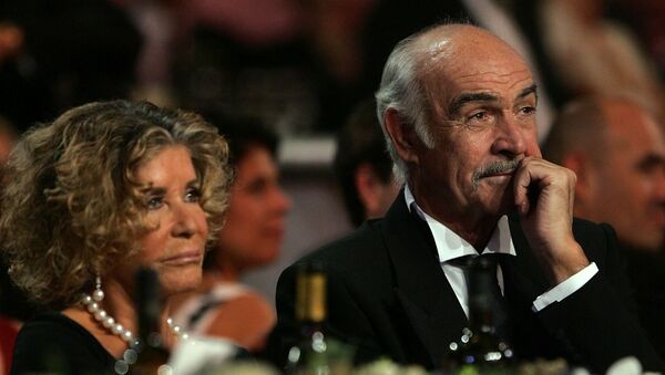 Actor, Sean Connery, y su esposa, Micheline Roquebrune (2006) - Sputnik Mundo