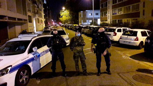 La Policía francesa en el lugar del tiroteo en Lyon - Sputnik Mundo