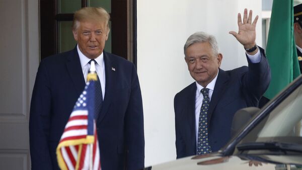 El presidente de EEUU, Donald Trump, con el presidente de México, Andrés Manuel López Obrador (archivo) - Sputnik Mundo