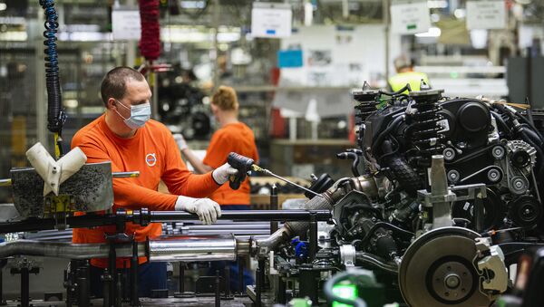Trabajadores en la fábrica de Volvo en Gotemburgo (Suecia) - Sputnik Mundo