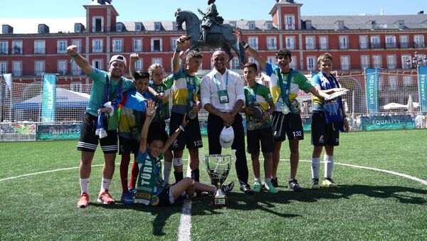 Un equipo de fútbol en el marco del Programa Social Internacional infantil de Gazprom PAO 'Fútbol por la Amistad' (archivo) - Sputnik Mundo