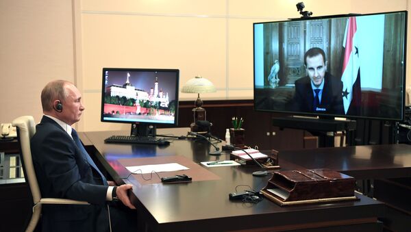 Una reunión virtual del presidente ruso, Vladímir Putin, con su par sirio, Bashar Asad - Sputnik Mundo