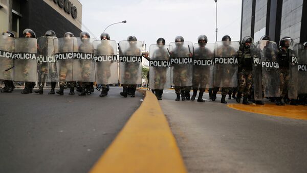 La Policía durante las protestas en Perú - Sputnik Mundo
