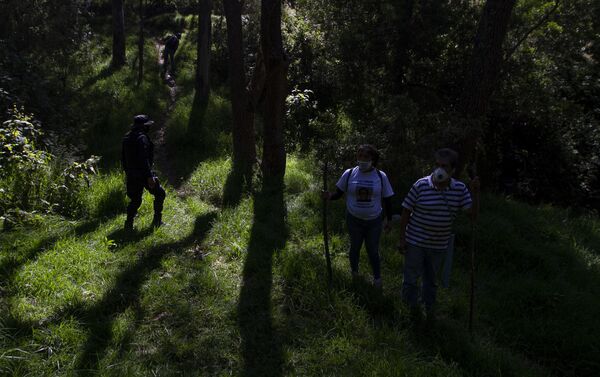 Búsqueda de la Comisión local y familiares de los tres trabajadores de Sanborns desaparecidos en el norte de la Ciudad de México - Sputnik Mundo