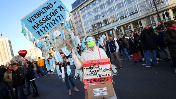 Una protesta contra las restricciones por coronavirus en Alemania (archivo) - Sputnik Mundo