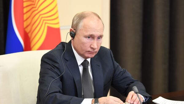 El presidente de Rusia, Vladímir Putin, durante la Cumbre de Asia Oriental  - Sputnik Mundo