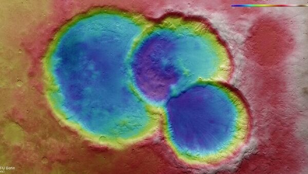 Un cráter triple en Marte - Sputnik Mundo