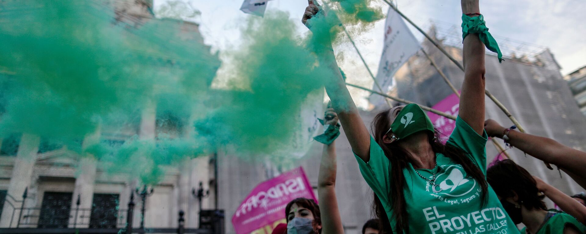 Activistas participan en manifestación a favor de legalizar el aborto, en Buenos Aires (Argentina), el 18 de noviembre del 2020 - Sputnik Mundo, 1920, 10.02.2021