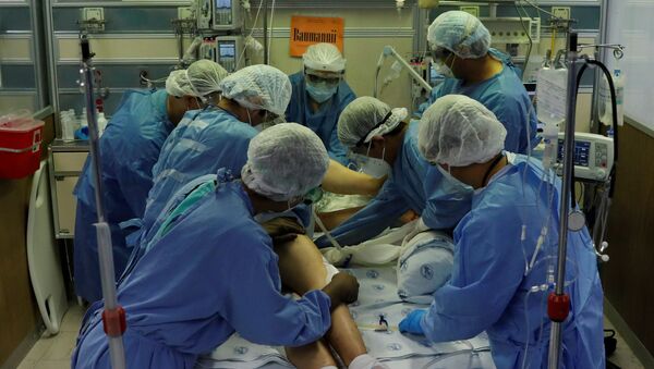Atienden a un paciente con COVID-19 en el Hospital Juarez de la Ciudad de México - Sputnik Mundo