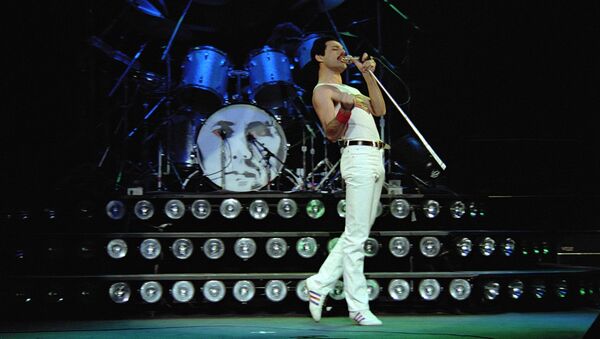 Freddie Mercury durante un concierto en Montreal con el grupo Queen - Sputnik Mundo
