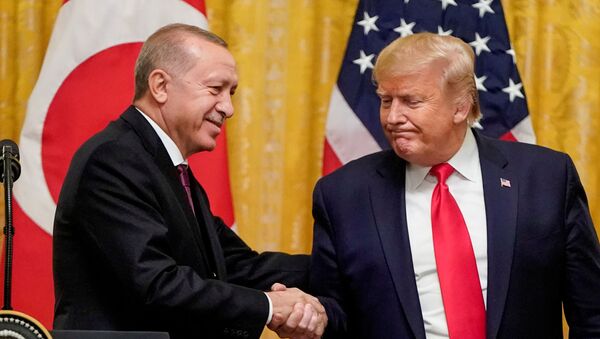 El presidente de Turquía, Recep Tayyip Erdogan, y el presidente estadounidense, Donald Ttrump - Sputnik Mundo