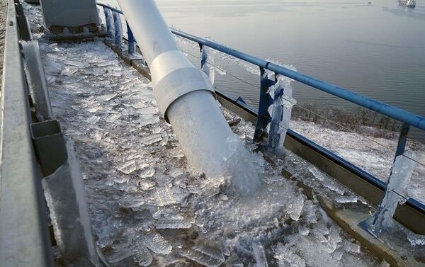 El puente congelado de Vladivostok - Sputnik Mundo