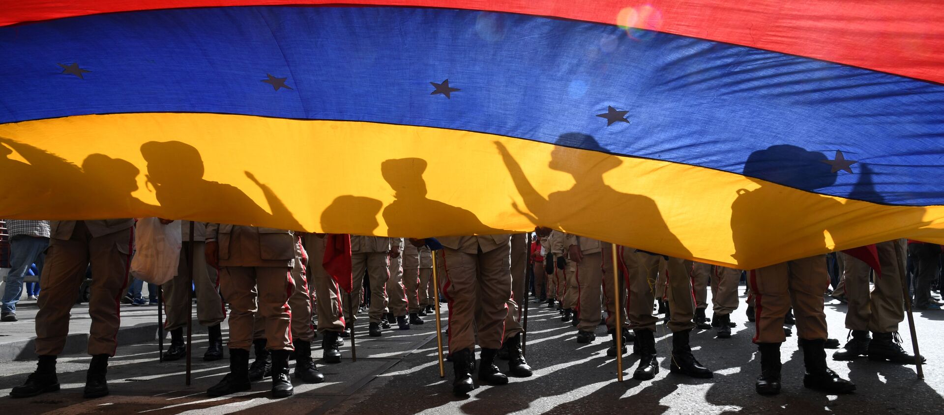 Miembros de la milicia bolivariana asisten a una marcha en apoyo al presidente venezolano Nicolás Maduro. Caracas, 14 de enero de 2020 - Sputnik Mundo, 1920, 27.11.2020
