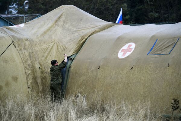 El hospital de campaña móvil desplegado por el Ejército ruso cerca de Stepanakert.  - Sputnik Mundo