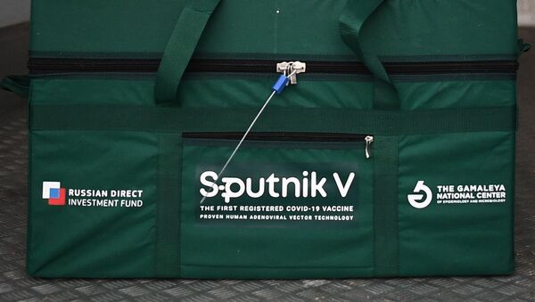 Un contenedor con la vacuna contra el coronavirus Sputnik V - Sputnik Mundo