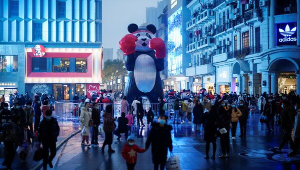 Gente en las calles de Wuhan, China (diciembre de 2020) - Sputnik Mundo