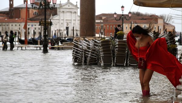 Venecia vuelve a desaparecer bajo el agua 

 - Sputnik Mundo