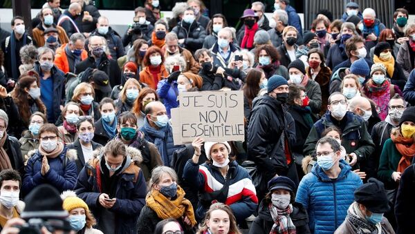 El sector del ocio sale a las calles de París para rechazar las medidas anti-COVID el 15 de diciembre - Sputnik Mundo