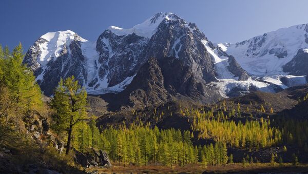 Vista de los Alpes Chuyas en el macizo de Altái, Altái, Rusia - Sputnik Mundo