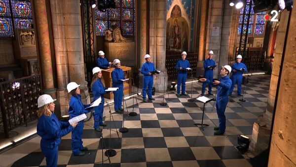El coro de Notre Dame ofrece un concierto navideño en la catedral de Notre Dame  - Sputnik Mundo