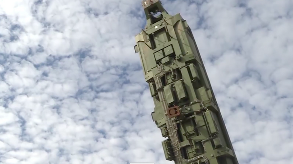 Rusia publica imágenes únicas del misil balístico intercontinental Yars - Sputnik Mundo