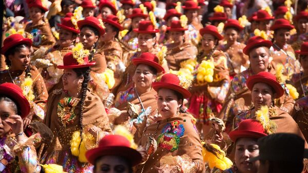Desfile de carnaval en Oruro, Bolivia - Sputnik Mundo