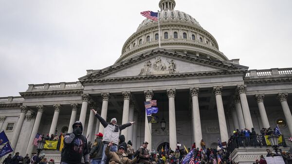Manifestantes frente al Capitolio (Washington) - Sputnik Mundo