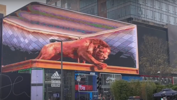 Un león virtual en la pantalla LianTronic en Chengdu, China - Sputnik Mundo