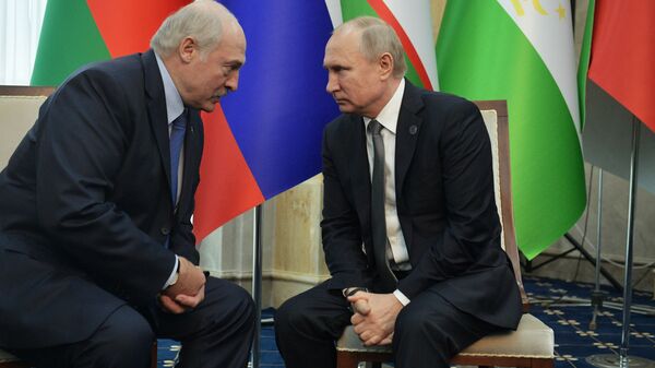 Alexandr Lukashenko, presidente de Bielorrusia, y Vladímir Putin, presidente de Rusia - Sputnik Mundo