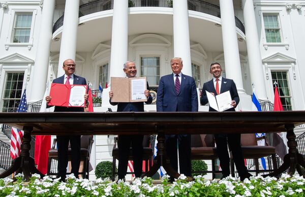 Uno de los indudables éxitos de Trump en la política exterior es la normalización de las relaciones entre los Emiratos Árabes Unidos e Israel bajo su activa mediación. Un tratado correspondiente se firmó el 15 de septiembre de 2020. - Sputnik Mundo