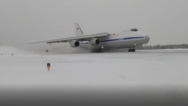 Por primera vez en la historia de Rusia seis An-124 vuelan en formación - Sputnik Mundo