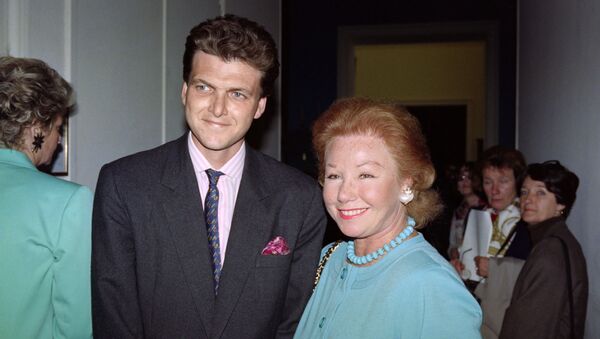 Benjamin de Rothschild con su madre Nadine de Rothschild - Sputnik Mundo