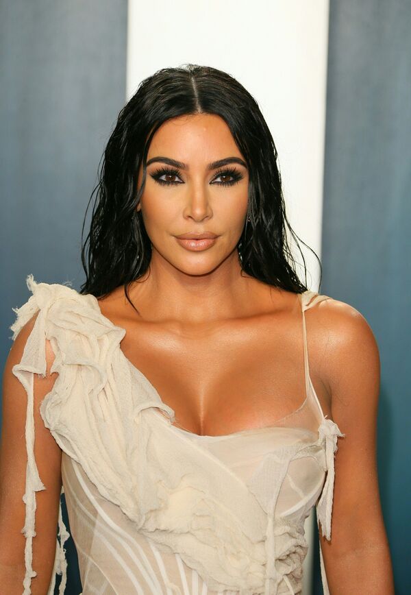 La modelo y empresaria estadounidense Kim Kardashian encabezó la lista. Frati calificó la forma de su rostro —triángulo invertido— como la más deseable del mundo. - Sputnik Mundo