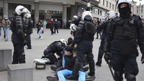 Protestas en Bruselas contra la violencia policial - Sputnik Mundo