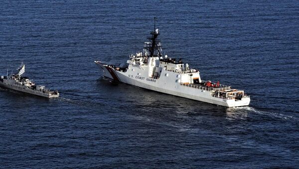 Buque de la Armada de Uruguay junto al Cutter Stone de la Guardia Costera de EEUU - Sputnik Mundo