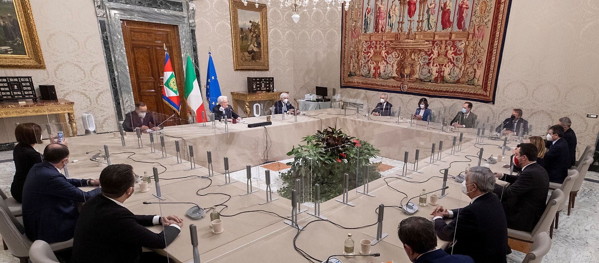 El presidente italiano Sergio Mattarella mantiene conversaciones en el Palacio del Quirinal en Roma, Italia - Sputnik Mundo, 1920, 01.02.2021
