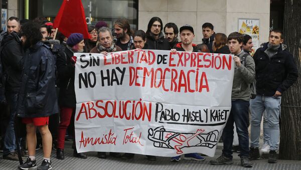 Manifestación de apoyo a Pablo Hasél y por la libertad de expresión en España en 2018 - Sputnik Mundo
